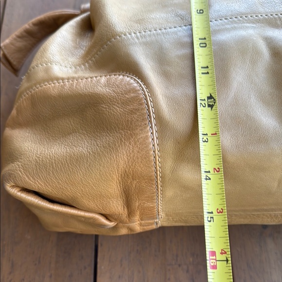 Gorgeous Cavalcanti Tan Leather Shoulder Bag - spacious and very soft - Picture 8 of 11